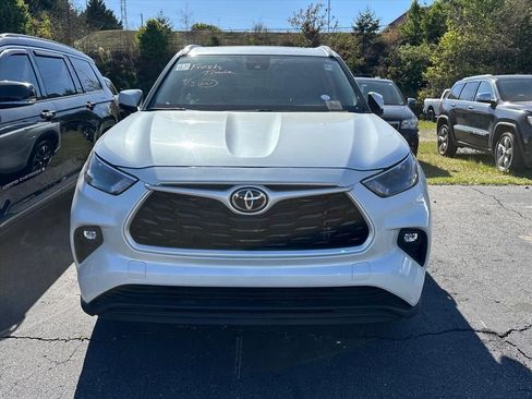 Used 2024 Toyota Highlander XLE image 4