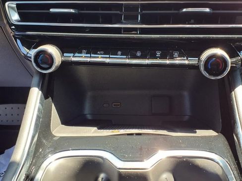 New 2025 Chevrolet Traverse LT image 19