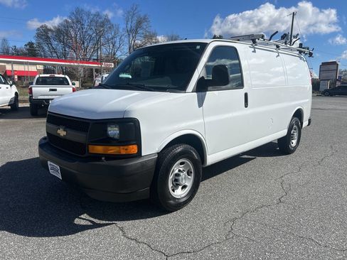 Used 2017 Chevrolet Express 2500 image 3