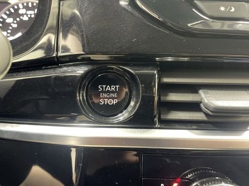 Used 2025 Nissan Pathfinder SV AWD/4WD image 18