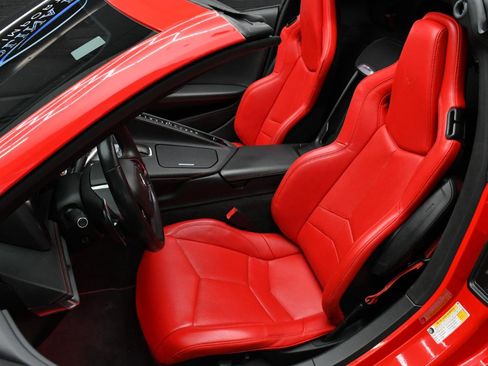 Used 2022 Chevrolet Corvette Stingray Coupe w/ Z51 Performance Package RWD image 23
