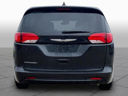 Used 2023 Chrysler Voyager LX FWD image 5