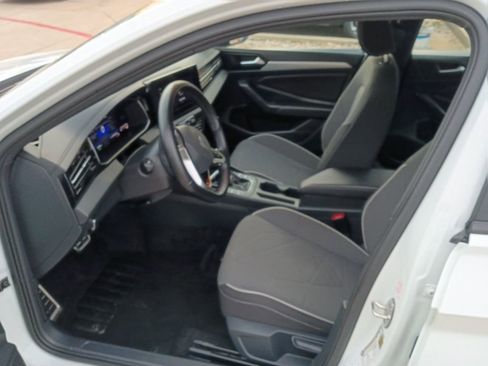 Used 2025 Volkswagen Jetta Sport FWD image 4