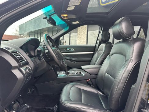 Used 2016 Ford Explorer XLT w/ Equipment Group 202A image 2