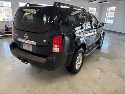 Used 2010 Nissan Pathfinder SE image 13