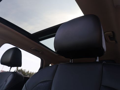 Used 2022 Kia Sorento S w/ Panoramic Sunroof Package FWD image 13