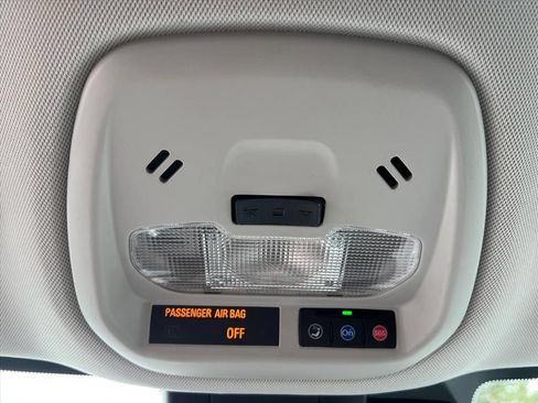 Used 2025 Chevrolet Trax LT FWD image 25