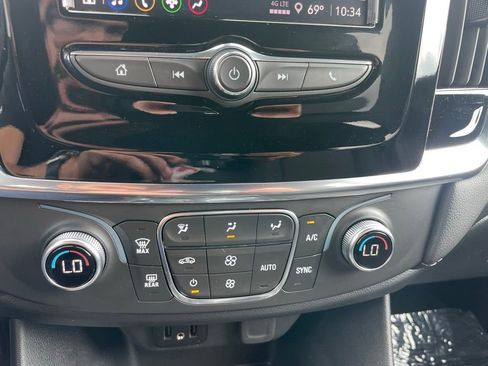 Used 2023 Chevrolet Traverse LT AWD/4WD image 12
