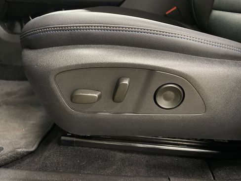 Used 2025 Chevrolet Equinox EV LT w/ Convenience Package image 15