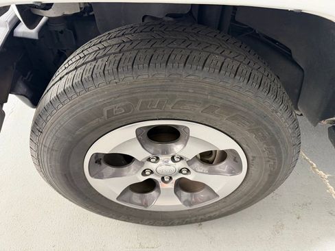 Used 2017 Jeep Wrangler Unlimited Sahara w/ Connectivity Group AWD/4WD image 6