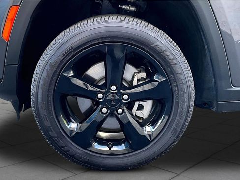 Used 2025 Jeep Grand Cherokee L Altitude RWD image 11