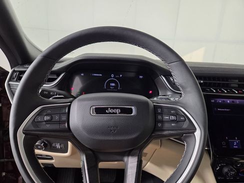 Certified 2025 Jeep Grand Cherokee Limited w/ Black Appearance Package image 14