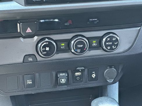 Used 2018 Toyota Tacoma TRD Sport RWD image 14
