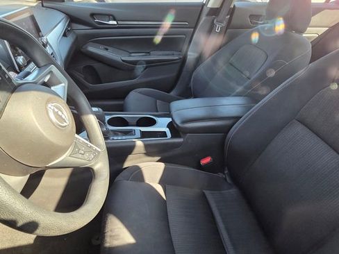 Used 2024 Nissan Altima 2.5 SV FWD image 9