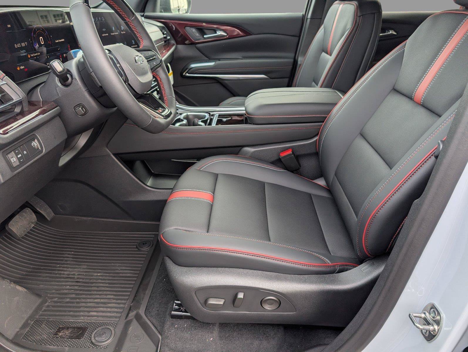 New 2027 Chevrolet Traverse RS w/ LPO, Floor Liner Package FWD image 3