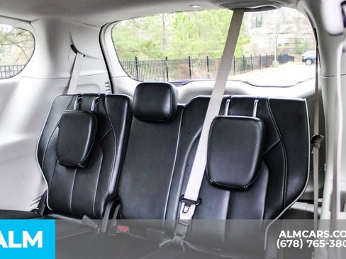 Used 2023 Chrysler Pacifica Limited FWD image 19