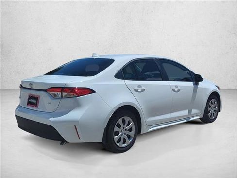 Used 2025 Toyota Corolla LE image 5