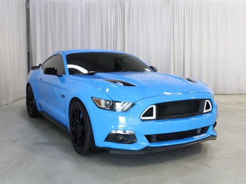 Used 2017 Ford Mustang GT w/ Black Accent Package RWD image 36