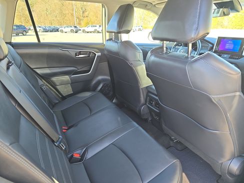 Used 2023 Toyota RAV4 XLE Premium image 11