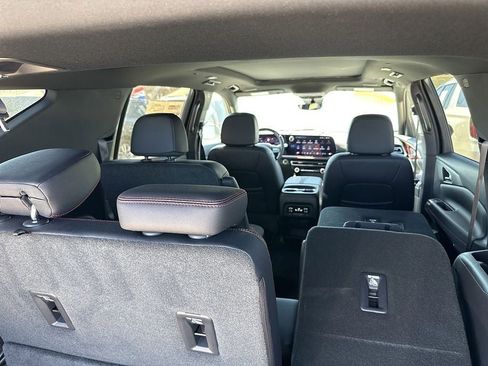 Used 2026 Chevrolet Traverse RS image 9