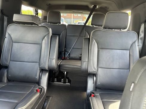 Used 2025 Chevrolet Suburban Premier AWD/4WD image 29