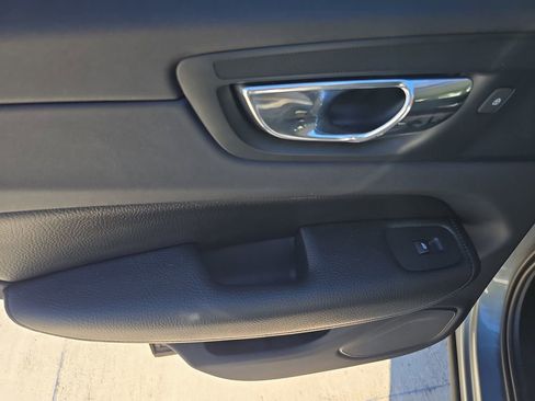 Used 2019 Volvo XC60 T8 Momentum w/ Premium Package image 12