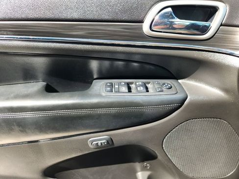 Used 2019 Jeep Grand Cherokee Limited w/ Luxury Group II RWD image 23