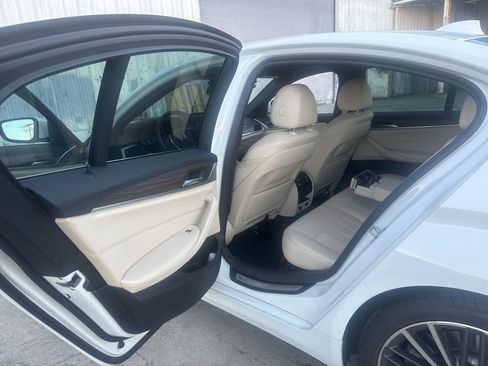 Used 2023 BMW 530e 530e iPerformance w/ Convenience Package image 11