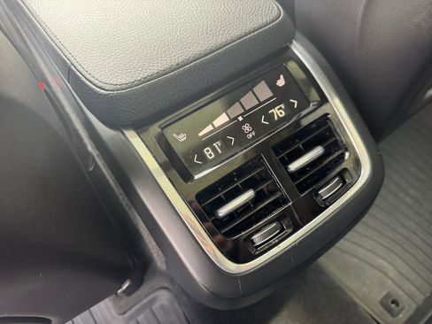 Used 2016 Volvo XC90 T6 Momentum w/ Momentum Plus Package image 23