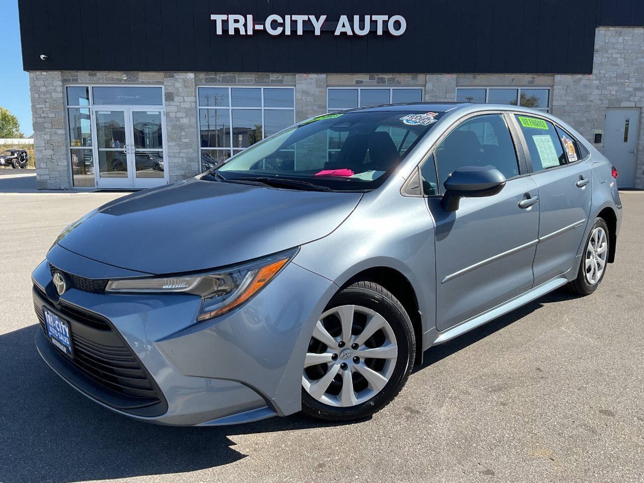Used 2023 Toyota Corolla LE FWD image 1