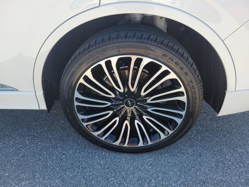 Certified 2022 Lincoln Aviator Black Label w/ Dynamic Handling Package image 10