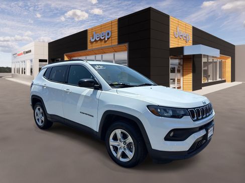 Certified 2024 Jeep Compass Latitude AWD/4WD image 1