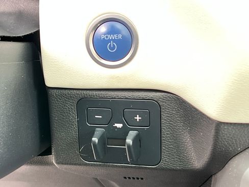 Used 2023 Toyota Sequoia Capstone AWD/4WD image 32