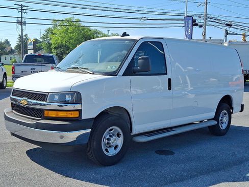 Used 2024 Chevrolet Express 2500 w/ Driver Convenience Package RWD image 3
