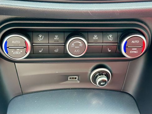 Used 2024 Alfa Romeo Stelvio Ti w/ Performance Driving Package AWD/4WD image 35