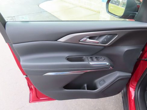 Certified 2025 Chevrolet Traverse LT w/ Midnight/Sport Edition image 24