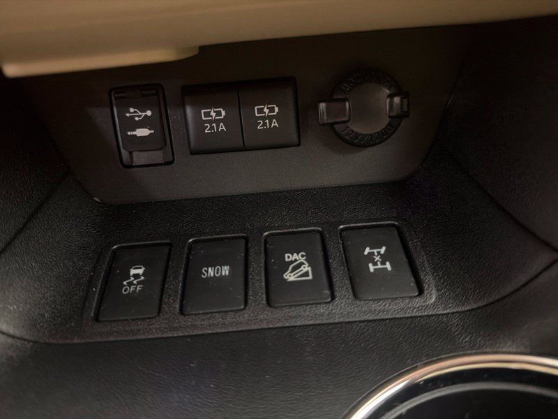 Used 2017 Toyota Highlander Limited AWD/4WD image 34