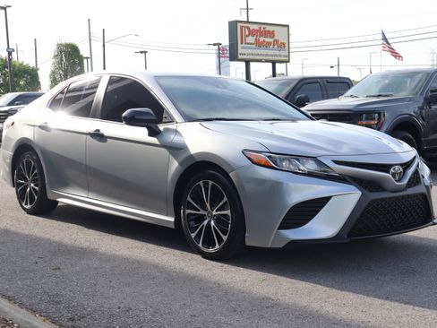 Used 2020 Toyota Camry SE image 5