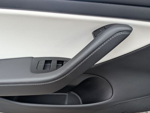 Used 2020 Tesla Model 3 Standard Range Plus RWD image 16