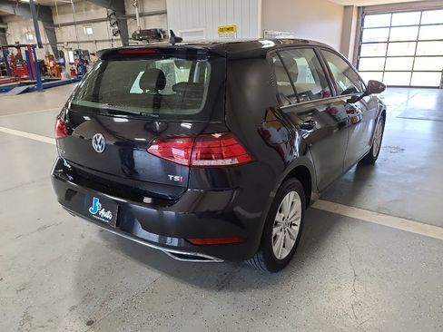 Used 2018 Volkswagen Golf SE image 5