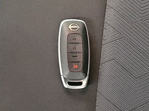 Used 2025 Nissan Versa SV FWD image 32