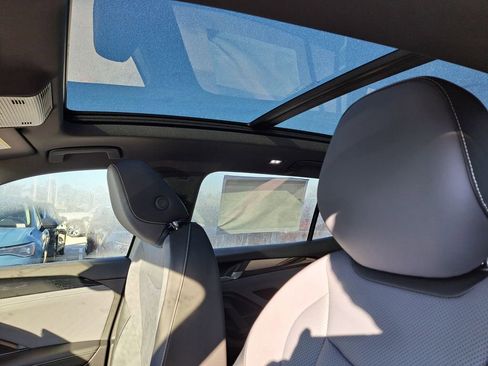 New 2026 Volkswagen Tiguan SE R-Line FWD image 8