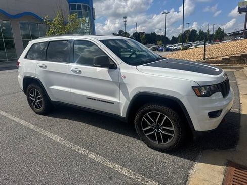 Used 2019 Jeep Grand Cherokee Trailhawk AWD/4WD image 3