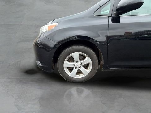 Used 2016 Toyota Sienna LE image 12