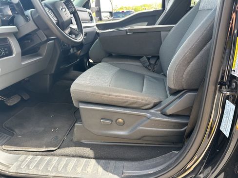 Used 2025 Ford F350 XLT image 4