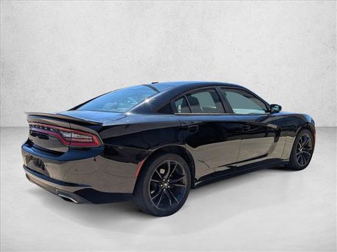 Used 2017 Dodge Charger SE w/ Power Sunroof Group RWD image 5