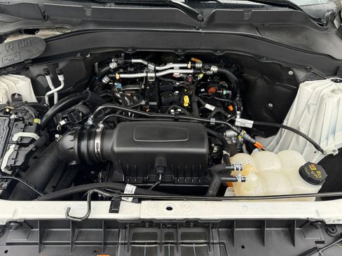 Certified 2022 Ford Explorer XLT w/ Equipment Group 202A image 21