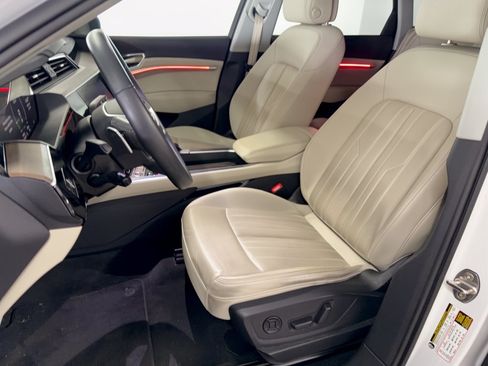 Used 2024 Audi Q8 e-tron Premium Plus w/ Premium Plus Package AWD/4WD image 5