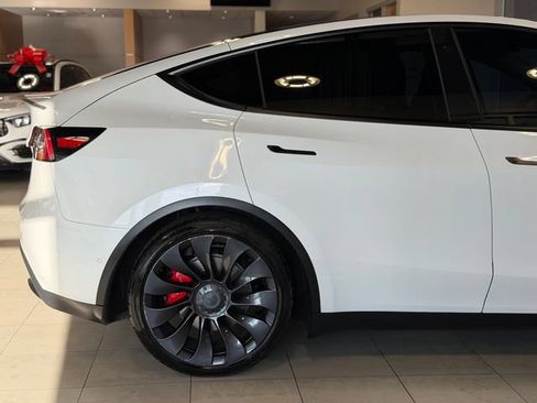 Used 2022 Tesla Model Y Performance AWD/4WD image 17