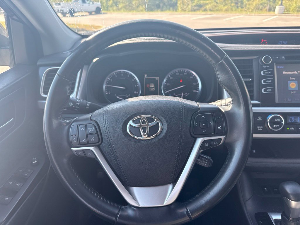 Used 2019 Toyota Highlander XLE AWD/4WD image 22